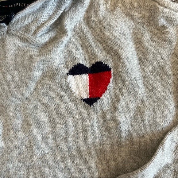 BNWT 2-3yo Tommy Hilfiger girls hooded sweater - Picture 3 of 5